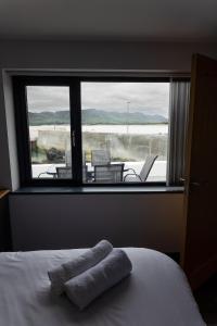 Кровать или кровати в номере Pierside Apartments Deluxe Accommodation