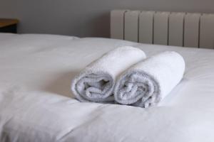 Кровать или кровати в номере Pierside Apartments Deluxe Accommodation