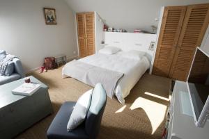 Un pat sau paturi într-o cameră la Appartement vue port