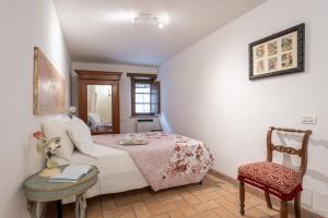 Postel nebo postele na pokoji v ubytování Le Scalette - Holiday Home in Calvi - ItalyWeGo