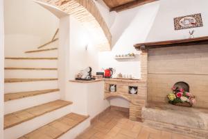 Kuchyň nebo kuchyňský kout v ubytování Le Scalette - Holiday Home in Calvi - ItalyWeGo