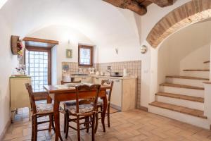 Kuchyň nebo kuchyňský kout v ubytování Le Scalette - Holiday Home in Calvi - ItalyWeGo