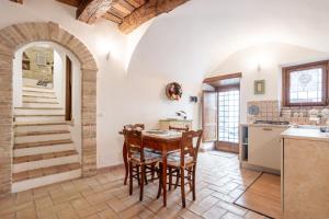 Kuchyň nebo kuchyňský kout v ubytování Le Scalette - Holiday Home in Calvi - ItalyWeGo