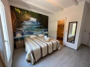Postel nebo postele na pokoji v ubytování L'hôtel du Bastier