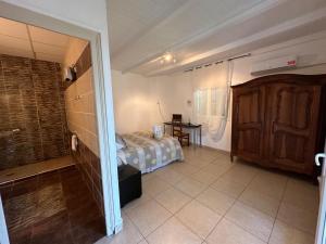 Postel nebo postele na pokoji v ubytování L'hôtel du Bastier