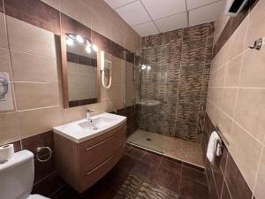 Koupelna v ubytování L'hôtel du Bastier