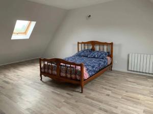 Ένα ή περισσότερα κρεβάτια σε δωμάτιο στο Appartement contemporain à Pierrelaye, 53 m², proche centre-ville