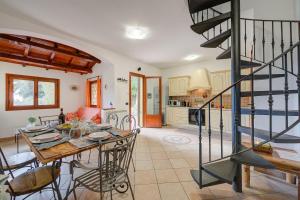 A seating area at Villa Monte Enrico - Pool And Whirlpool - Happy Rentals