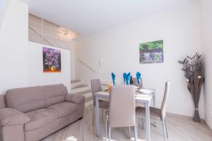 A seating area at Serena 2 Amazing Sea View - Happy Rentals