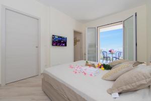 A bed or beds in a room at Serena 2 Amazing Sea View - Happy Rentals