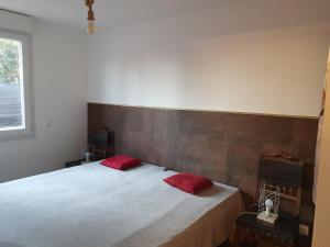 Postel nebo postele na pokoji v ubytování L'hôtel du Bastier