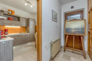 Kuchyň nebo kuchyňský kout v ubytování Sea View Home Marianne 200m from sea - Happy Rentals
