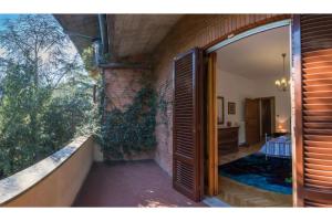 Balkón alebo terasa v ubytovaní Family Friendly Villa Giulia with pool - Happy Rentals