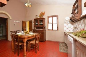 A kitchen or kitchenette at Casale Vittoria - Happy Rentals