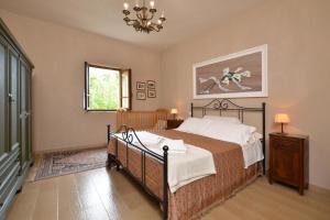 A bed or beds in a room at Casale Vittoria - Happy Rentals