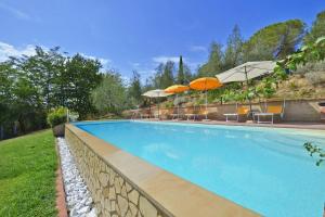The swimming pool at or close to Casale Vittoria - Happy Rentals