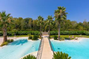 Bazén v ubytovaní Rivoltella Apt With Pool 600m From Lake - Happy Rentals alebo v jeho blízkosti
