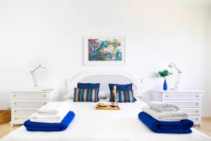 Posteľ alebo postele v izbe v ubytovaní Calahonda Frontline Beach Algaida - Happy Rentals
