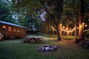 Garður fyrir utan 1 Mi to Brantingham Lake New York Getaway!