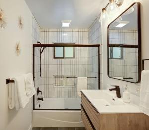 Ein Badezimmer in der Unterkunft 3944 Seaside Bash home