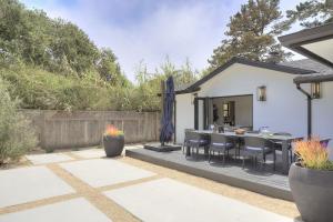 Ein Garten an der Unterkunft 3944 Seaside Bash home