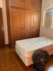 En eller flere senge i et værelse på Casa espaçosa em americana + 9 billeder