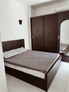 Postel nebo postele na pokoji v ubytování Apartment in villa magawish