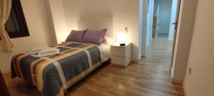 Una cama o camas en una habitación de City Center Design House