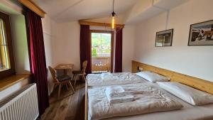 Rúm í herbergi á Absolute Active Resort Margret
