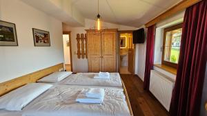 Rúm í herbergi á Absolute Active Resort Margret