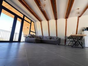 Khu vực ghế ngồi tại Cabana Icas