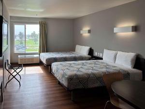 Postel nebo postele na pokoji v ubytování Motel 6-Weslaco, TX