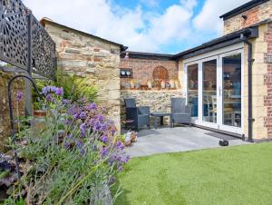 Aed väljaspool majutusasutust Four Priory Road, Chichester