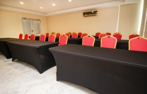 Der Geschäftsbereich oder Konferenzraum in der Unterkunft Ramada by Wyndham Panama Via Argentina