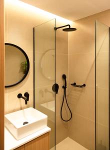 A bathroom at Ariadne Suites