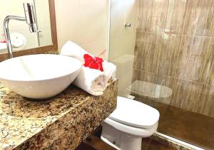 a bathroom with a sink and a toilet and a shower at Linda Casa no coração do Centro Histórico in Porto Seguro +31 photos