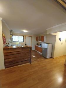 Η κουζίνα ή μικρή κουζίνα στο Cabañas villa ojen mondeña número 2 +12 φωτογραφίες