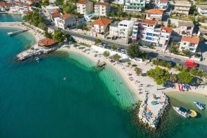 Fotografia z galérie ubytovania Apartments with a parking space Dugi Rat, Omis - 11443 v Dugi Rat