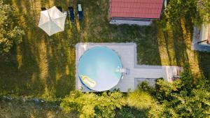 Bazén v ubytovaní Family friendly house with a swimming pool Tounj, Gorski kotar - 17577 alebo v jeho blízkosti