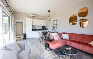 Χώρος καθιστικού στο 2 Bedroom Gorgeous Home In Voorthuizen