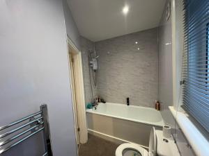 Koupelna v ubytování The Coral Guest House 1 Fratton Park Portsmouth