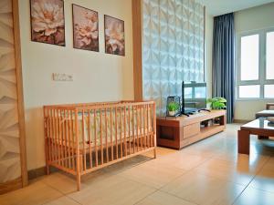 a baby room with a crib and a tv at Ipoh Octagon Premium 7 Pax Condo One Free Parking by City Home Empire in Ipoh