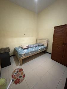 a small bedroom with a bed in the corner at SAS Villa by Mitra Villa in Punten