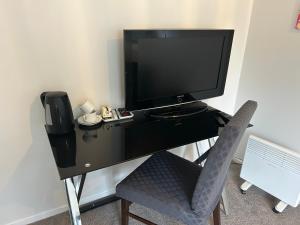 TV a/nebo společenská místnost v ubytování Guest Suite - Walk to Havelock North Village