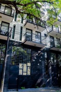 a building with a staircase leading up to a building at Central and cozy apartment in Mexico City