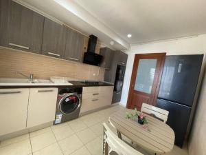 Η κουζίνα ή μικρή κουζίνα στο Seaside Deluxe Apartment, Mahdia