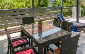 Balkón nebo terasa v ubytování 2 Bedroom Amazing Apartment In Sutivan + 7 fotografií