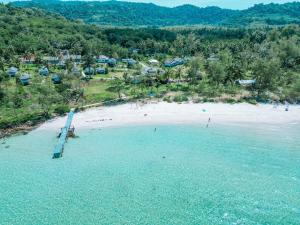 an aerial view of a beach with people in the water at S Beach Resort in Ko Kood