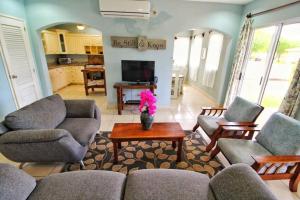 a living room with a couch and chairs and a table at Casa Brisa, Gran Pacifica in Managua