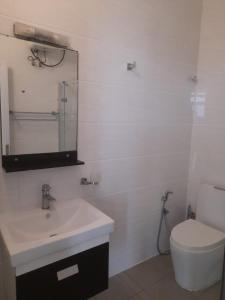 O baie la MercuryFM 111 House - 18 Retreat Road Colombo -04 -3-2